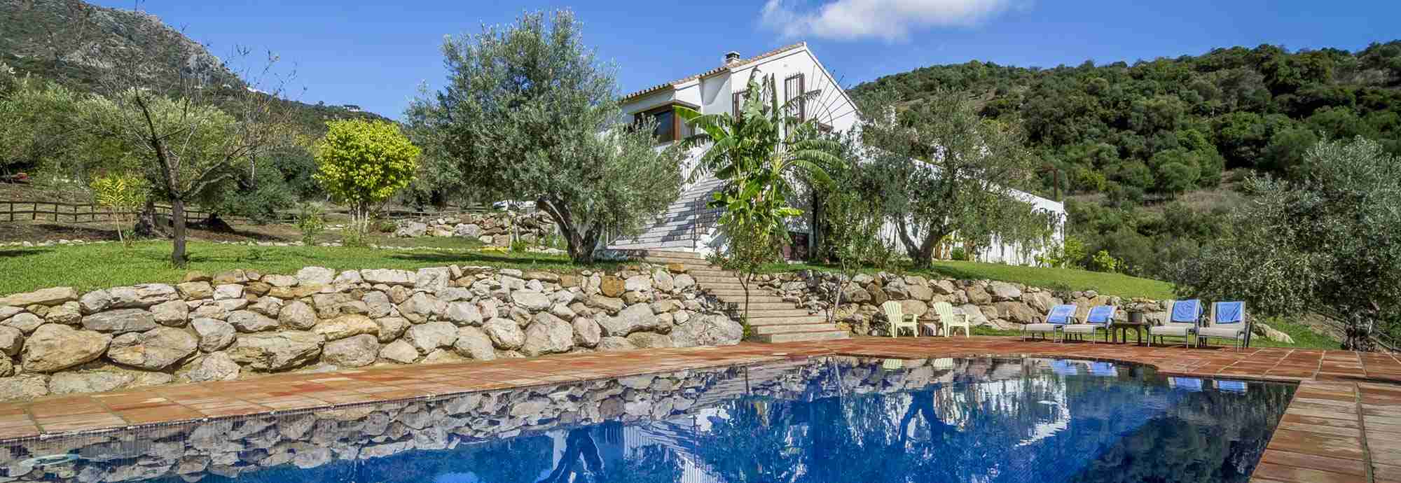Andalucia luxury villa with superb valley views and excellent facilities 
